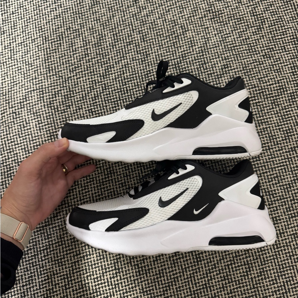 Nike Airmax Bolt in size 8.5
